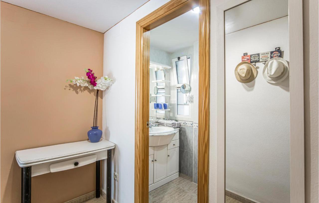1 Bedroom Cozy Apartment In Мірамар Екстер'єр фото